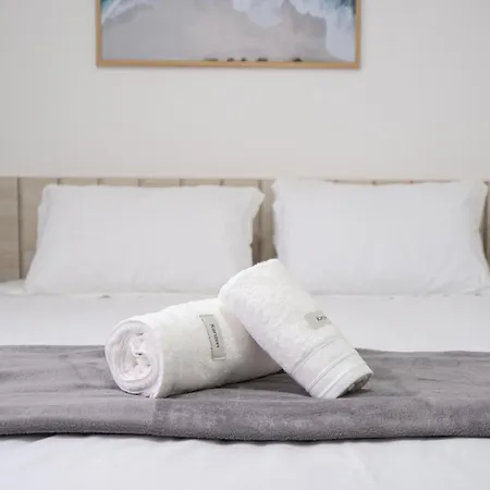 Praia Sacada: Beachside Apartment with Pool and 24/7 Security Picarras Room photo