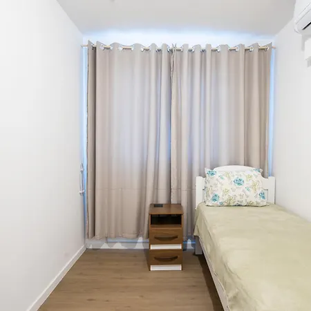 Praia Sacada: Beachside Apartment with Pool and 24/7 Security Picarras Room photo