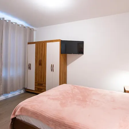 Praia Sacada: Beachside Apartment with Pool and 24/7 Security Picarras Room photo