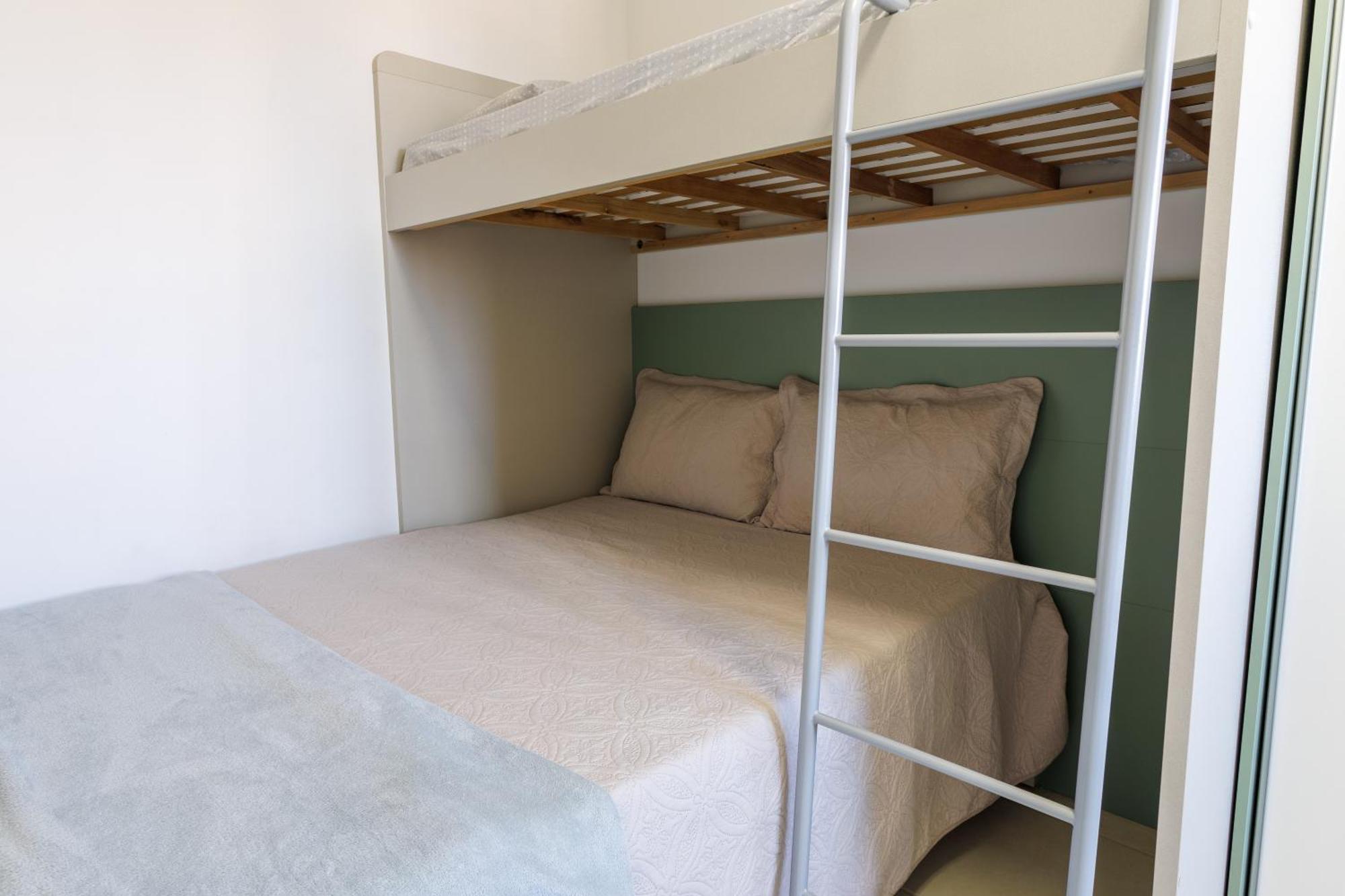Apartment Sacada: Beachside With Pool And 24/7 Security Picarras